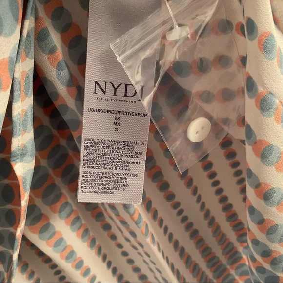 NYDJ Sleeveless Pintuck Blouse - NWT - Size 2X - Azure Oracle - Picture 7 of 9